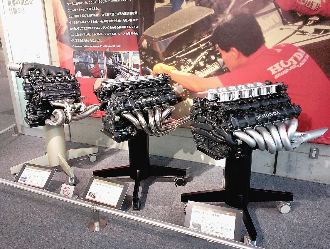 第2期F1活動を戦ったエンジン。左からRA168E（88年）、RA109E（89年）、RA122E（92年）
