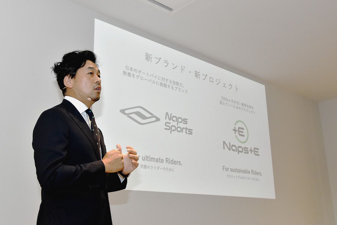 発表会で意気込みを示す望月社長