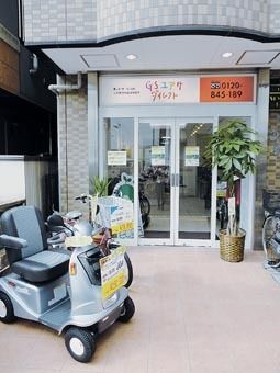 10月に直営店をオープン、電動カートと電動アシスト自転車6台を展示