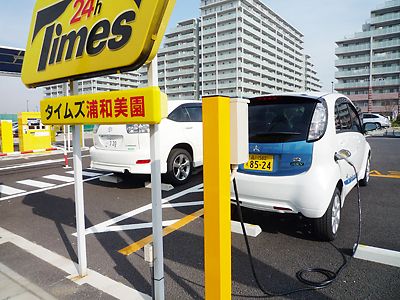 パーク24は自社管理駐車場への充電器設置を進める
