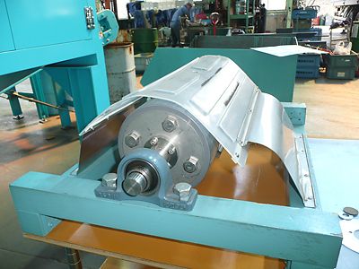 「近づけたアルミニウムが飛ぶ!」この実験装置からスタートを切った