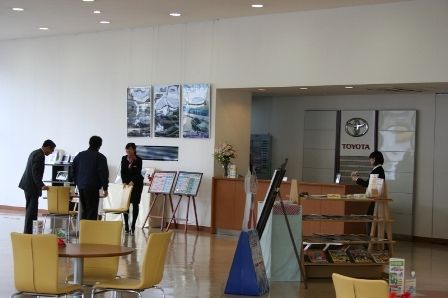 スタッフ全員で対応し、顧客をサポートする