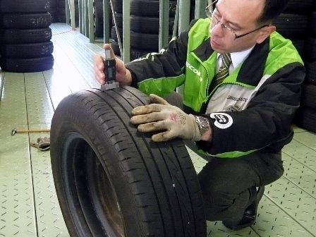 タイヤ&ホイールのプロが点検