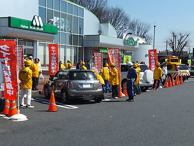 羽生PAでは「春の交通安全運動」と合同で実施された