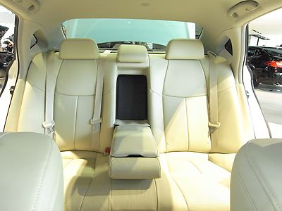 ホイールベースの伸長や数多くの装備で後部座席の快適性も高まった