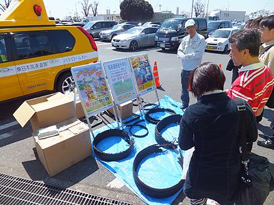 バーストしたタイヤの破片はタイヤ管理の重要性を物語る