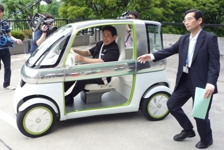 ダイハツ工業「ピコ」に試乗した羽田国交相も好評価