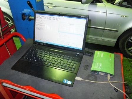 スキャンツールをパソコンと接続し、診断するコントロールユニットを選ぶ