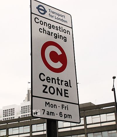 ロンドンのロードウライシング案内板