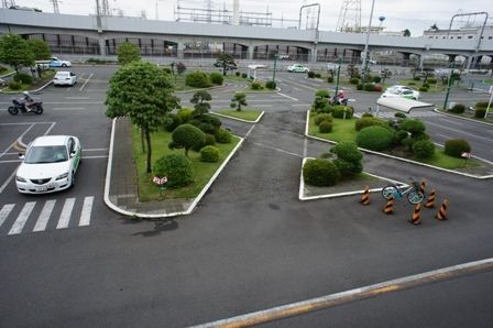 免許離れは起こっていないが、教習所入所数は激減している