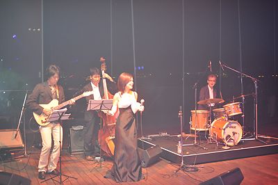 ジャズライブパフォーマンスで発表会を盛り上げた