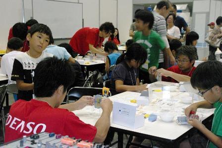 事前人気ナンバーワンだったデンソーの「二足歩行ロボット組立教室」