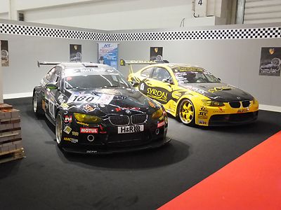 人気のツーリングカー選手権参戦車両も多数見られた