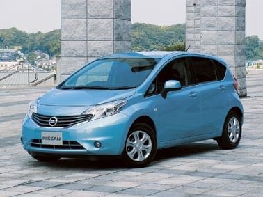 Aピラーを前倒させルーフラインにつなげることでスタイリッシュなフォルムを実現