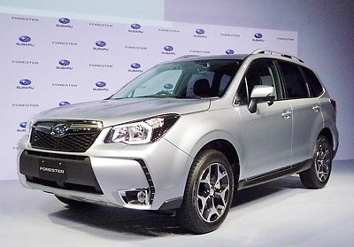 外観はスポーティーさやSUVらしい存在感を示す