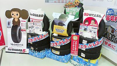 降雪によりスタッドレスタイヤの販売が伸びている
