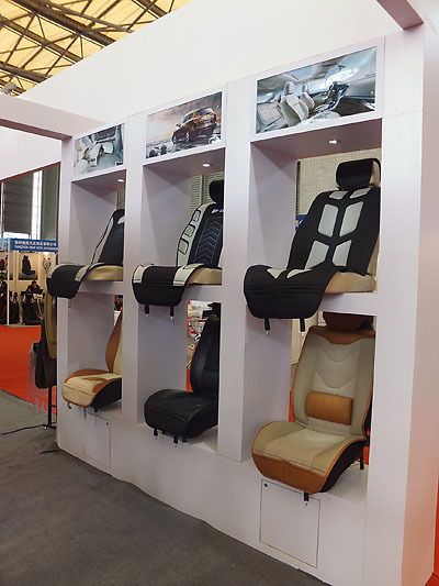 シートカバーやフロアマットなどインテリア関連用品が目立った