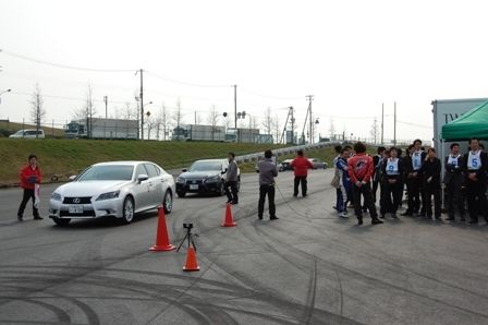 大阪トヨタも臨場感のある商談を求めて体感研修会を実施