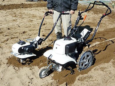 3月に発売する「サ・ラ・ダCG FFV300」(写真手前)と「ピアンタFV200」