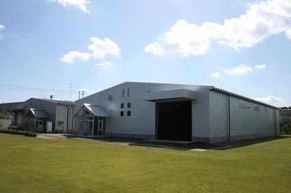 展示車両の増加に伴い、一昨年にオープンした2号館