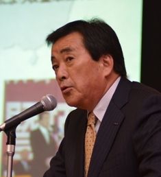 決算発表する細井社長