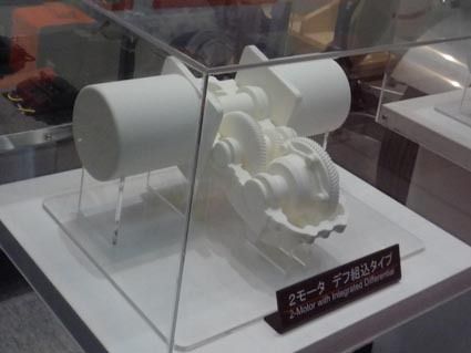 ユニバンスの後輪駆動用モーター組み込み型リアデフユニット