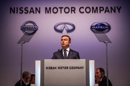 株主総会で説明する日産・ゴーン社長