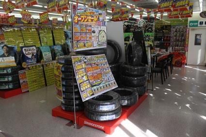 商品陳列棚を撤去した“元”コンビニは予想以上に広々としたスペース