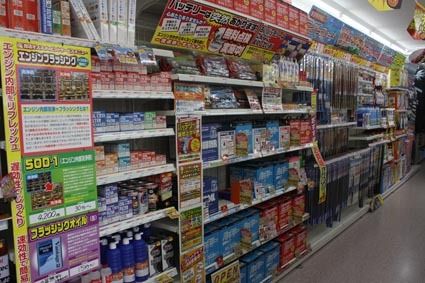 オイル・バッテリー・ワイパーなどの消耗品は、商品を絞りながらも、廉価品+高付加価値商品をラインアップしている