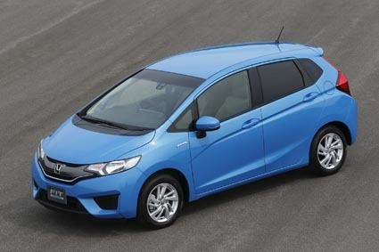 新型フィットから「ソリッドウイングフェイス」を導入