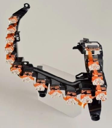 FPCはデザイン性が要求される部品の配線に適している(写真は用途の一つ、デイタイムランニングライト)