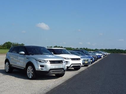 試乗会は元空軍基地の滑走路で行われた