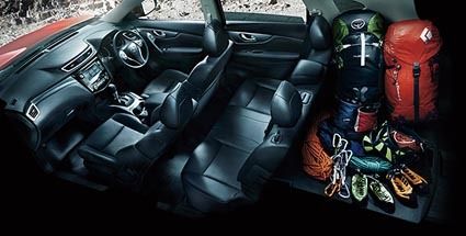 荷物のサイズや種類に合わせて自由自在に空間を仕切ることが可能な「フレキシブルラゲッジ」を採用