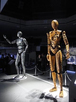 巨大パペット(操り人形)も登場