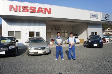 一人で拠点を守り続けた飛田啓章さん(写真左)と、新たに赴任したテクニカルスタッフの澤口和弘さん(同右)