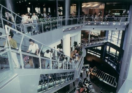 オープン初日の賑わい