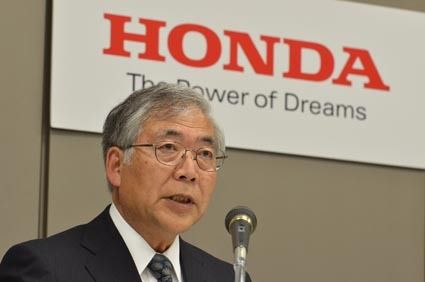 会見する岩村哲夫副社長