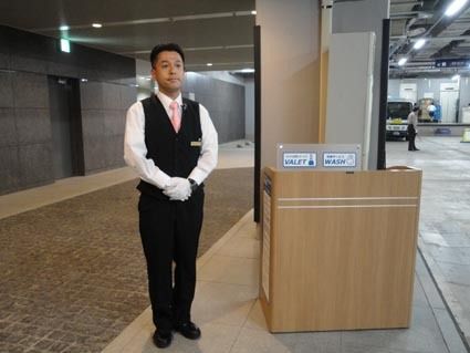 同施設ではバレーサービスも実施。ここで洗車を依頼することもできる