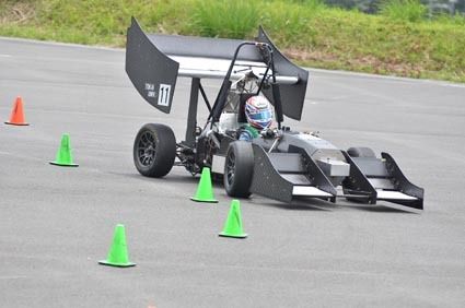 試走する様子(写真は東海大の車両)