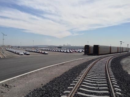 鉄道を利用した米国輸出も可能(マツダのメキシコ工場)