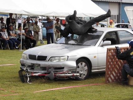 栃木スバルなど3社、県警に協力“実演型交通安全教室”