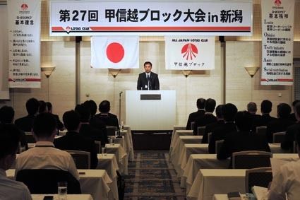 歓迎の言葉を述べる新潟県支部の伊丹支部長