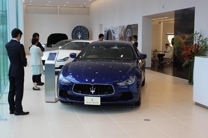 展示車は屋内外で6台