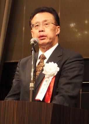 挨拶する全レ協の縄野克彦会長