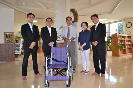 あいおいニッセイ同和損保広島が車いすを特養老人ホームに寄贈