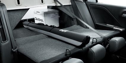 長い荷物でも後部座席を倒すことで収納が可能