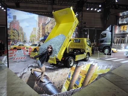 日野「クールトラック×ストリートアート」