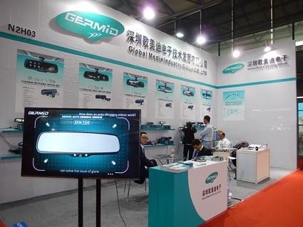 バックミラー型のドラレコ