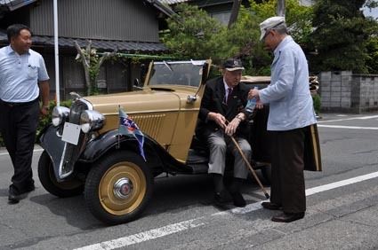 ダットサン14型でパレードに参加した(2010年6月)