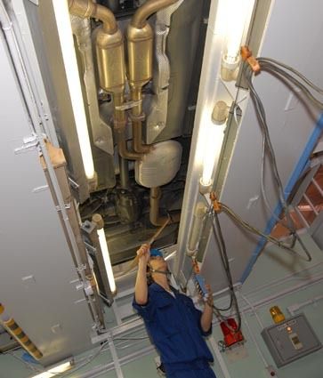 新法人は車検から試験研究まで担う(イメージ)